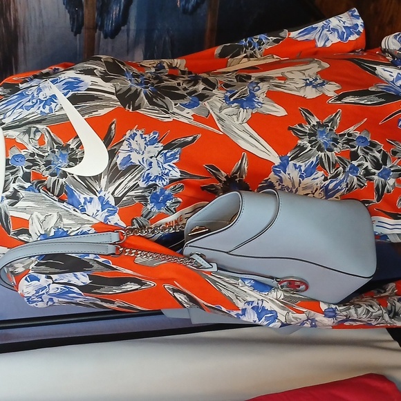 BRAND NEW WITH THE TAGS nike bodycon floral logo dress size medium - Picture 10 of 11